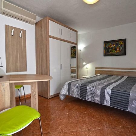 Yulia Apartments Ровинь Экстерьер фото