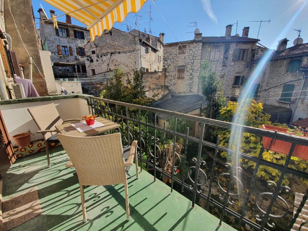 Yulia Apartments Ровинь Экстерьер фото