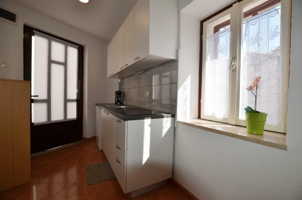 Yulia Apartments Ровинь Экстерьер фото