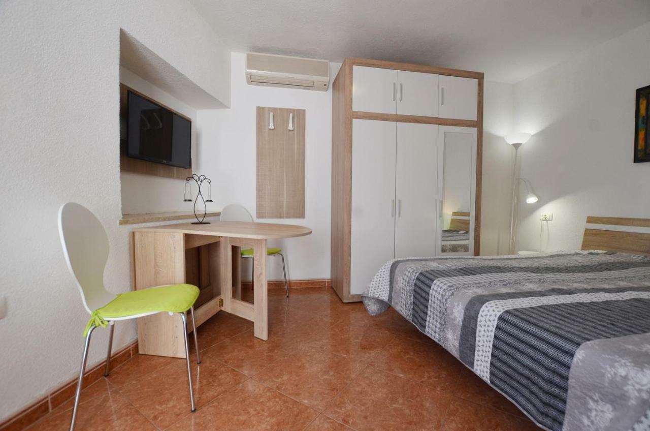 Yulia Apartments Ровинь Экстерьер фото