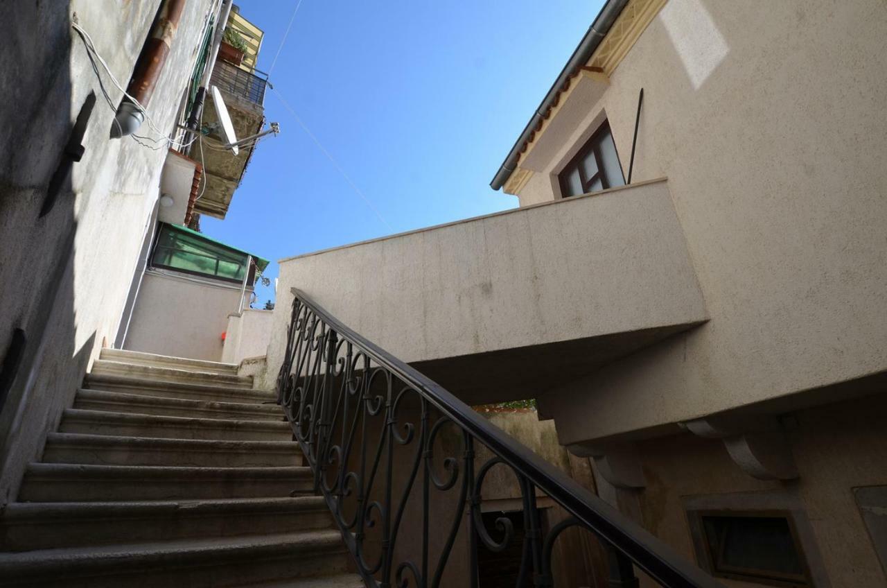 Yulia Apartments Ровинь Экстерьер фото