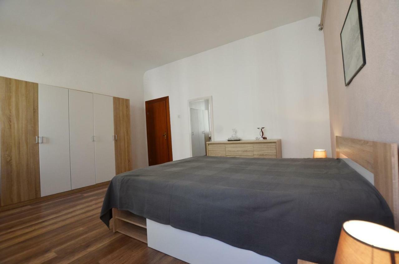 Yulia Apartments Ровинь Экстерьер фото