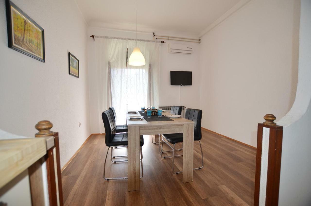 Yulia Apartments Ровинь Экстерьер фото